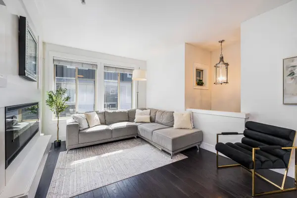 3266 147 ST #8, Surrey, BC V4P 1Z8