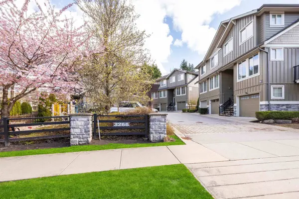 3266 147 ST #8, Surrey, BC V4P 1Z8