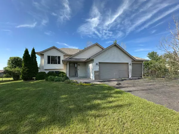38474 Coventry DR, North Branch, MN 55056