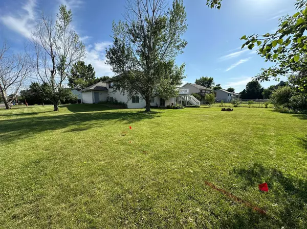 38474 Coventry DR, North Branch, MN 55056