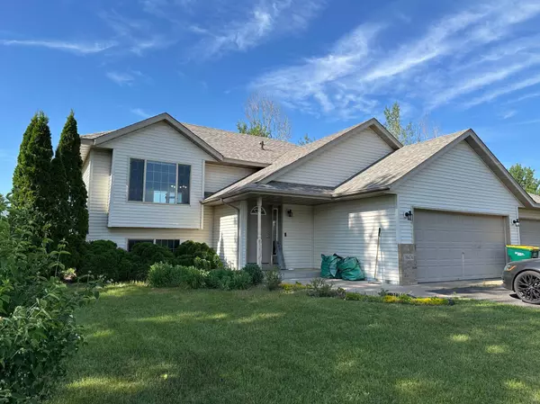 38474 Coventry DR, North Branch, MN 55056