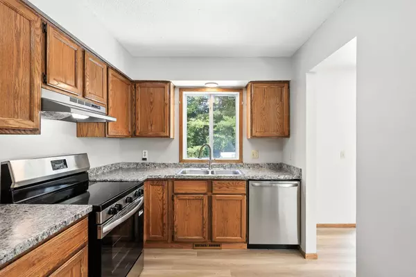 2515 Royals DR, Hopkins, MN 55305