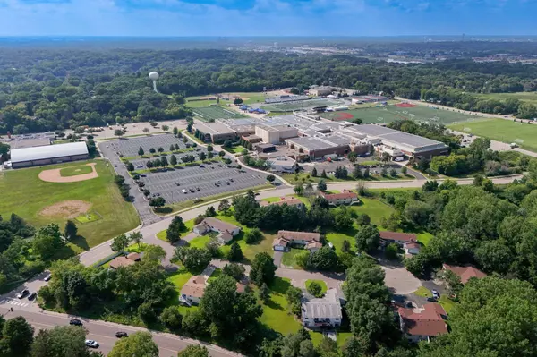 2515 Royals DR, Hopkins, MN 55305