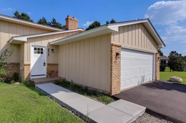 2515 Royals DR, Hopkins, MN 55305