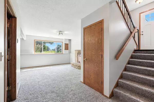 2515 Royals DR, Hopkins, MN 55305