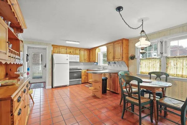 64 Ellsworth Drive, East Falmouth, MA 02536