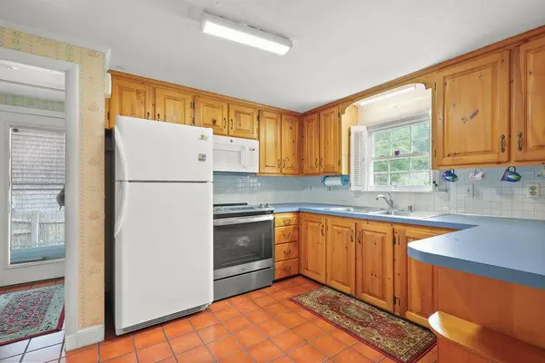 64 Ellsworth Drive, East Falmouth, MA 02536