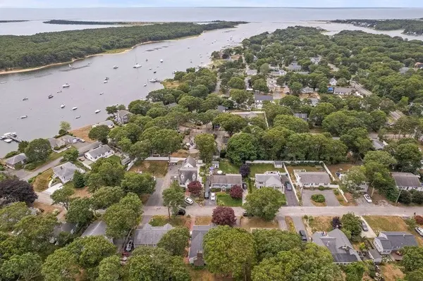 64 Ellsworth Dr, Falmouth, MA 02536