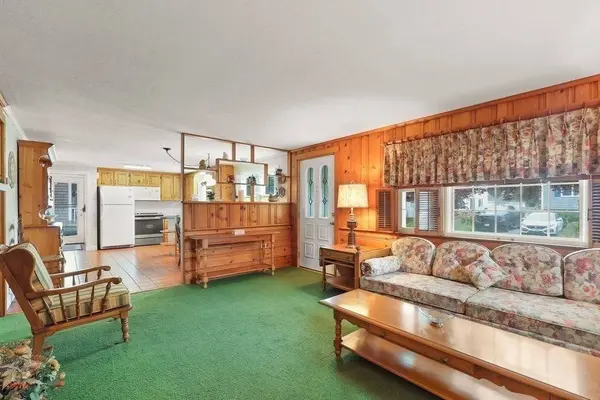 64 Ellsworth Dr, Falmouth, MA 02536