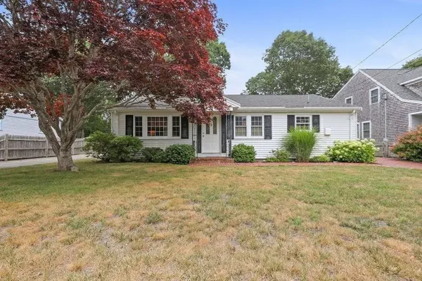 64 Ellsworth Dr, Falmouth, MA 02536