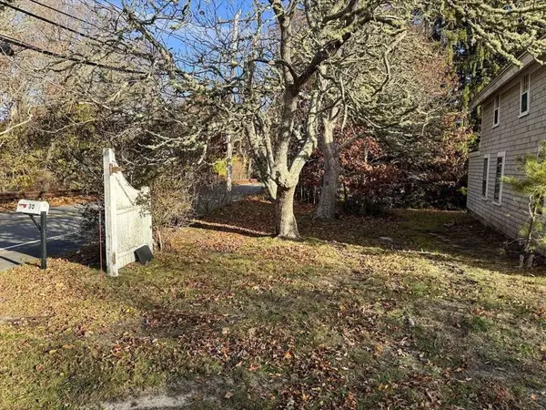 30 Pond St, Barnstable, MA 02655