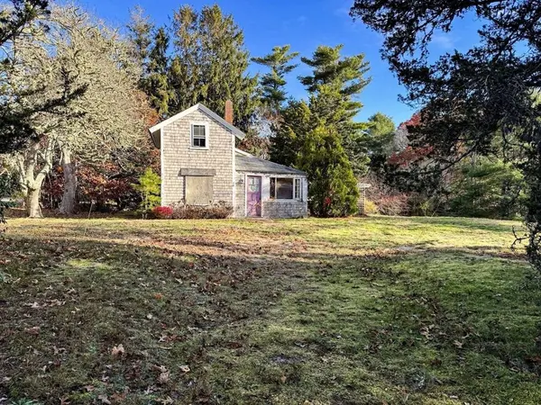 30 Pond St, Barnstable, MA 02655
