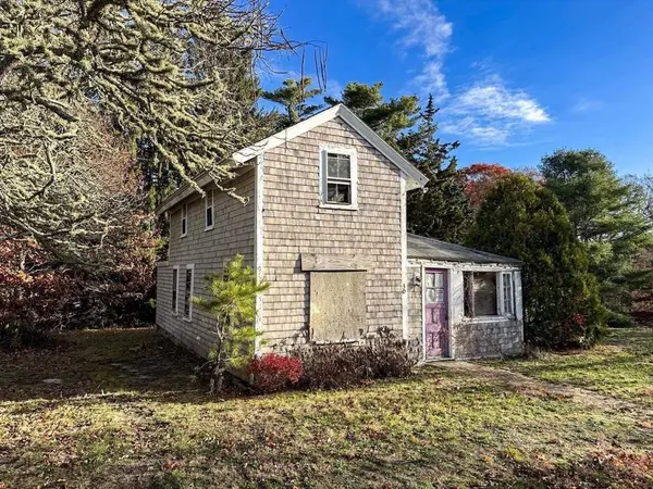 30 Pond St, Barnstable, MA 02655