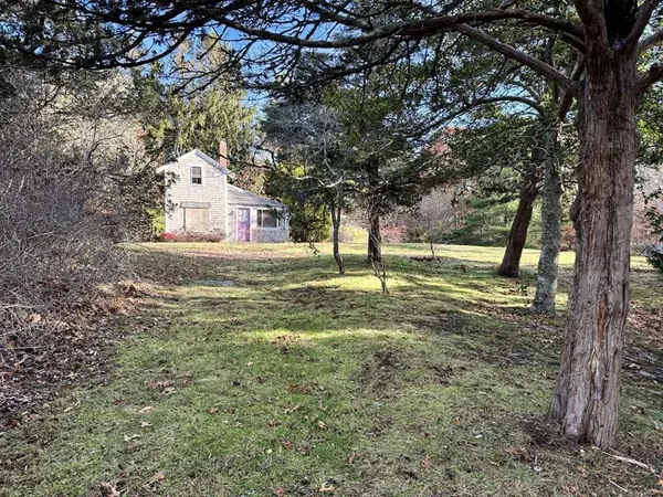 30 Pond St, Barnstable, MA 02655
