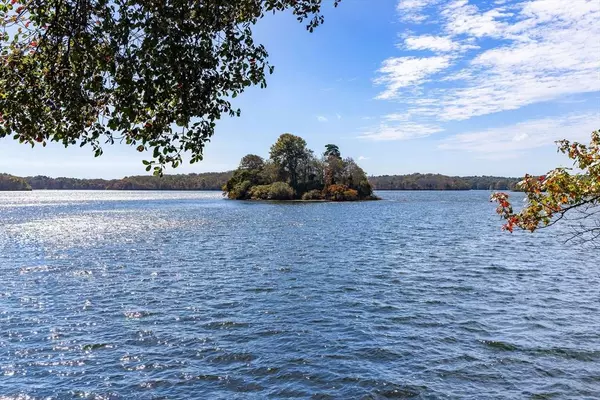 96 Pimlico Pond, Mashpee, MA 02649