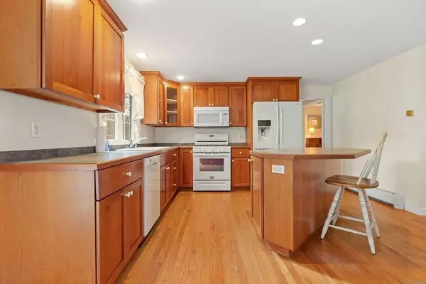 4 Hope, Harwich, MA 02645