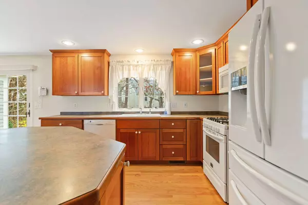 4 Hope Lane, Harwich, MA 02645