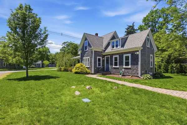 18 Nobscussett Road, Dennis, MA 02638