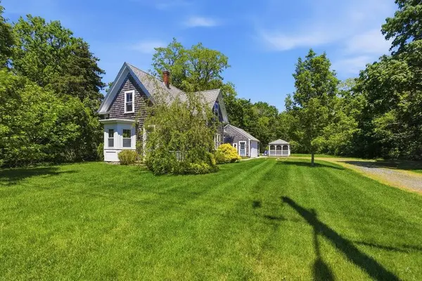 18 Nobscussett Road, Dennis, MA 02638