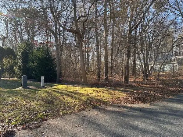 11 Makepeace Lane, West Yarmouth, MA 02673