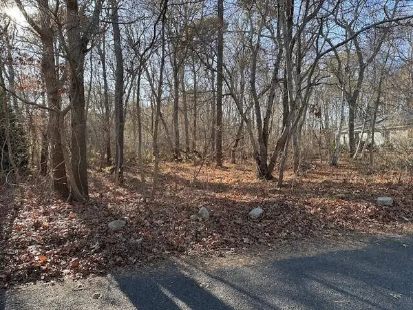 11 Makepeace Lane, West Yarmouth, MA 02673