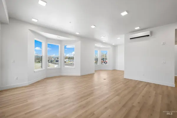 55 E State St, Eagle, ID 83616