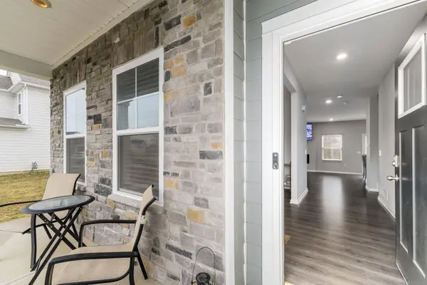 202 Deanscroft Drive, Pickerington, OH 43147