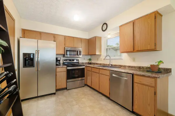 8041 Lakeloop Drive, Westerville, OH 43081