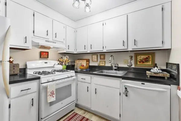 20 Colonial Drive #11, Andover, MA 01810