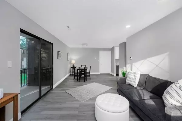 7 Greenbriar Dr #202, North Reading, MA 01864