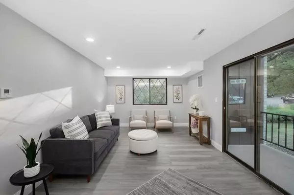 7 Greenbriar Dr #202, North Reading, MA 01864