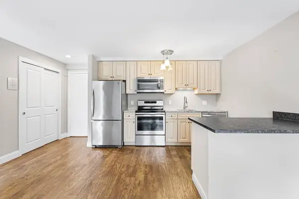 10 Roberts St #14, Somerville, MA 02145