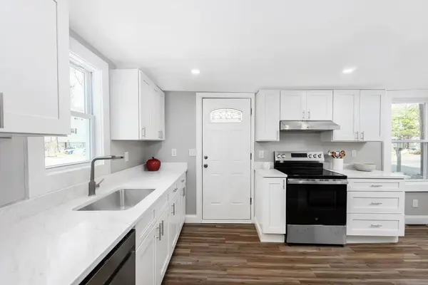 43 Riverside Dr, North Reading, MA 01864