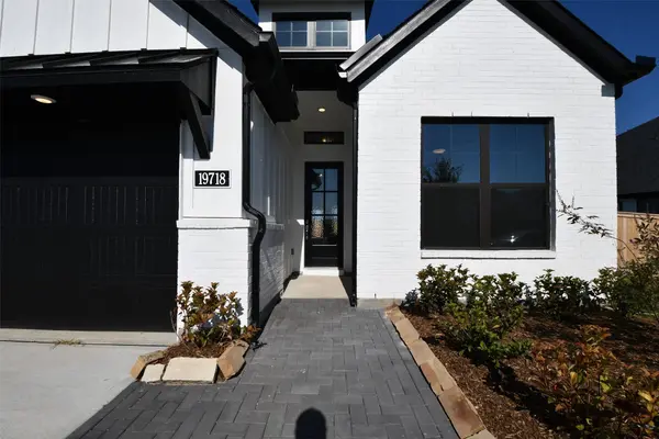 19718 Dwight Eisenhower DR, Cypress, TX 77433