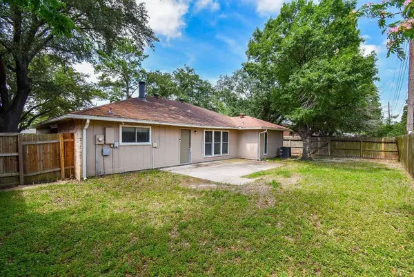 13430 Piney Oaks DR, Houston, TX 77065