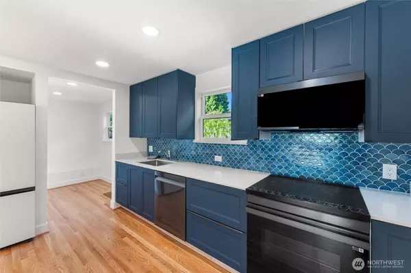 10720 Phinney AVE N, Seattle, WA 98133