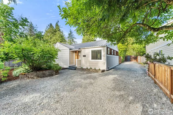 10720 Phinney AVE N, Seattle, WA 98133