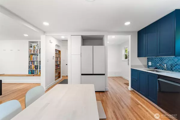 10720 Phinney AVE N, Seattle, WA 98133