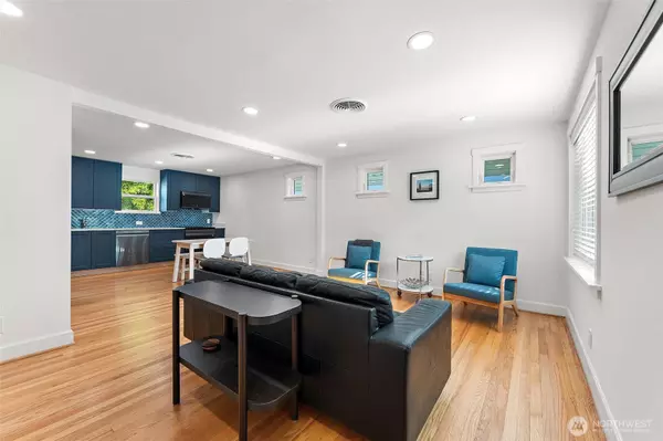 10720 Phinney AVE N, Seattle, WA 98133