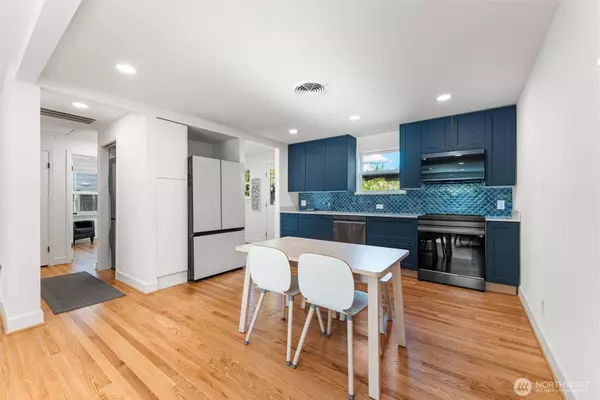 10720 Phinney AVE N, Seattle, WA 98133