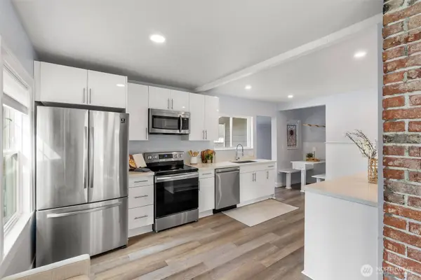 6058 6th AVE NE, Seattle, WA 98115