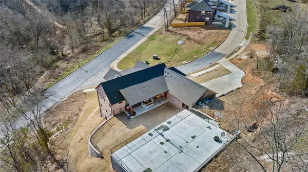 2103 NE Chaucer St, Bentonville, AR 72712