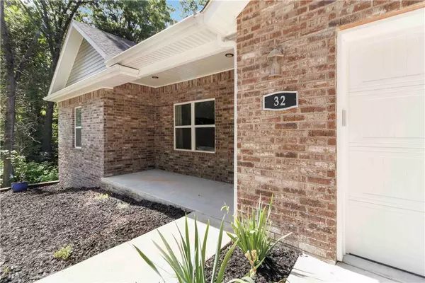 32 Cresswell Dr, Bella Vista, AR 72714