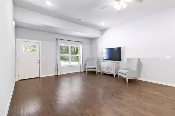 32 Cresswell Dr, Bella Vista, AR 72714