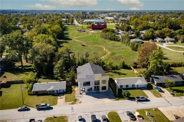 926 SE G St, Bentonville, AR 72712