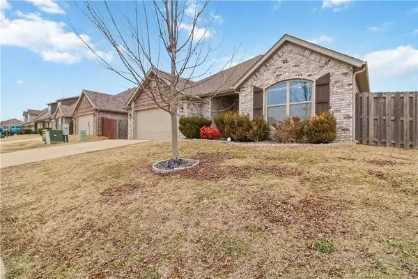 1140 Rosemary St, Centerton, AR 72719