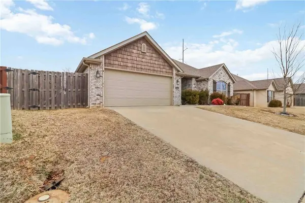 1140 Rosemary St, Centerton, AR 72719