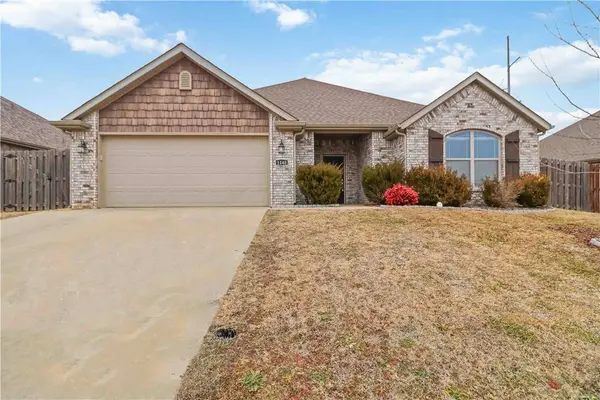 1140 Rosemary St, Centerton, AR 72719