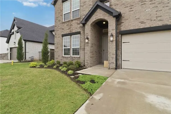 5104 SW Stanford Ct, Bentonville, AR 72713