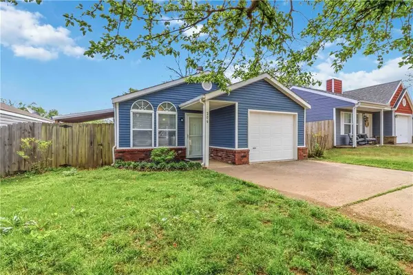 206 NW J St, Bentonville, AR 72712